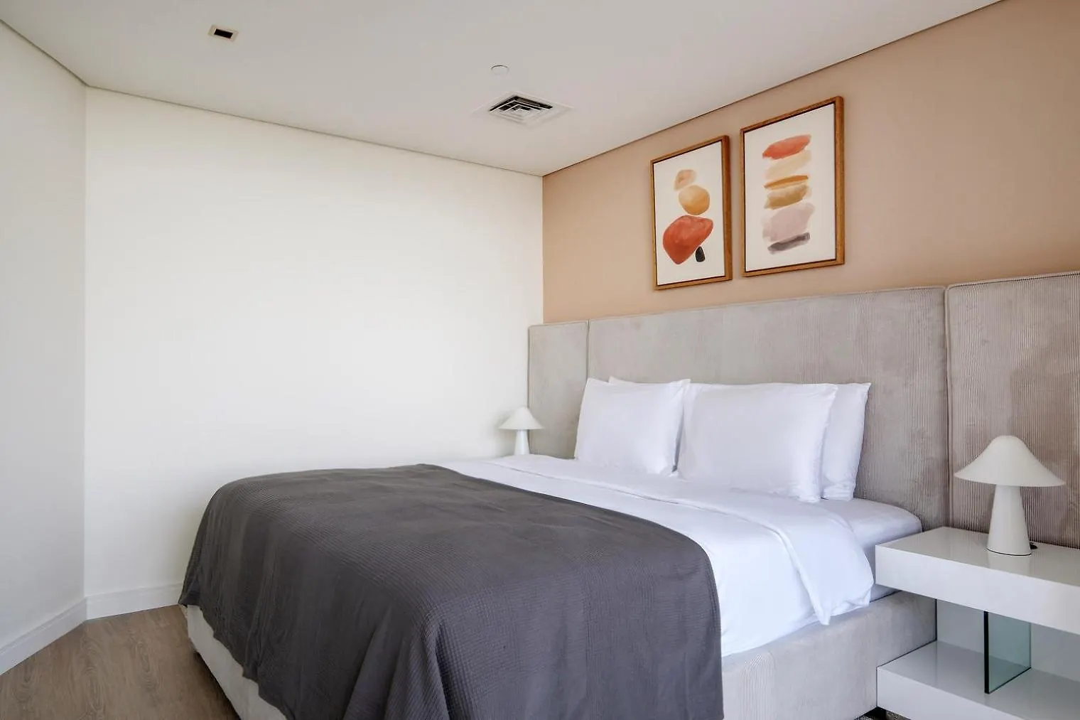 Blueground Difc Roof Pool Underground Parking Dxb-1505 Apartment Dubai United Arab Emirates