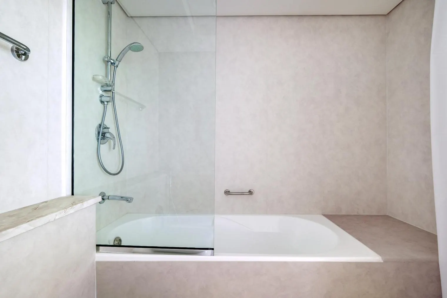 Blueground Difc Roof Pool Underground Parking Dxb-1505 Apartment Dubai United Arab Emirates